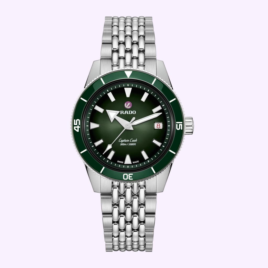 Rado Captain Cook R32223313 39 mm with green high-tech ceramic bezel, black-to-green gradient dial, date at 3 o'clock and stainless steel bracelet