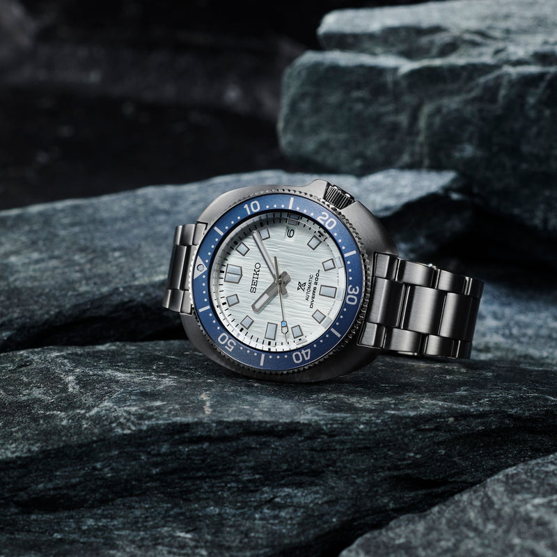 Seiko SPB301 200m diver's watch stainless steel bracelet detail