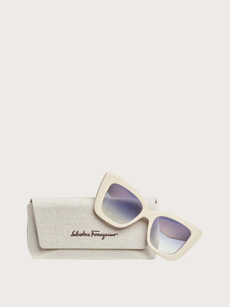 Salvatore Ferragamo Black Sunglasses SF1066S 001 52